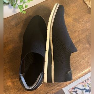 Me Too slip on black mesh shoes sneakers